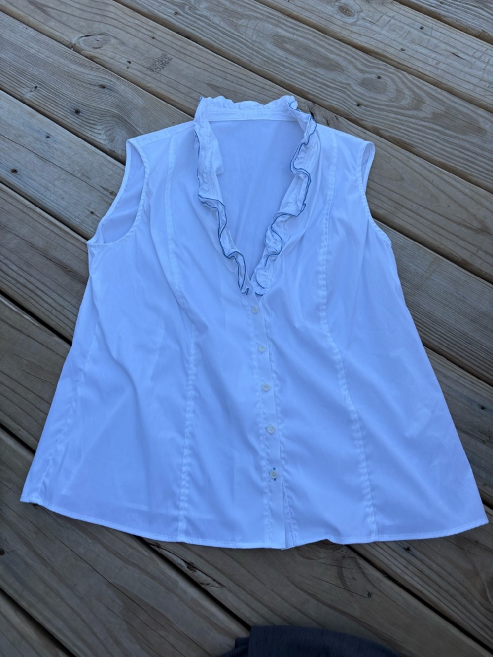 Gorsuch wallmann White Ruffle V-Neck Sleeveless Blouse size 46